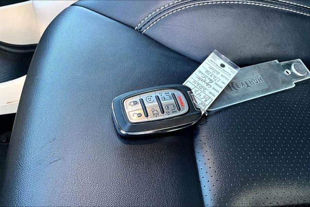 Used 2024 Chrysler Pacifica Touring-L image 31