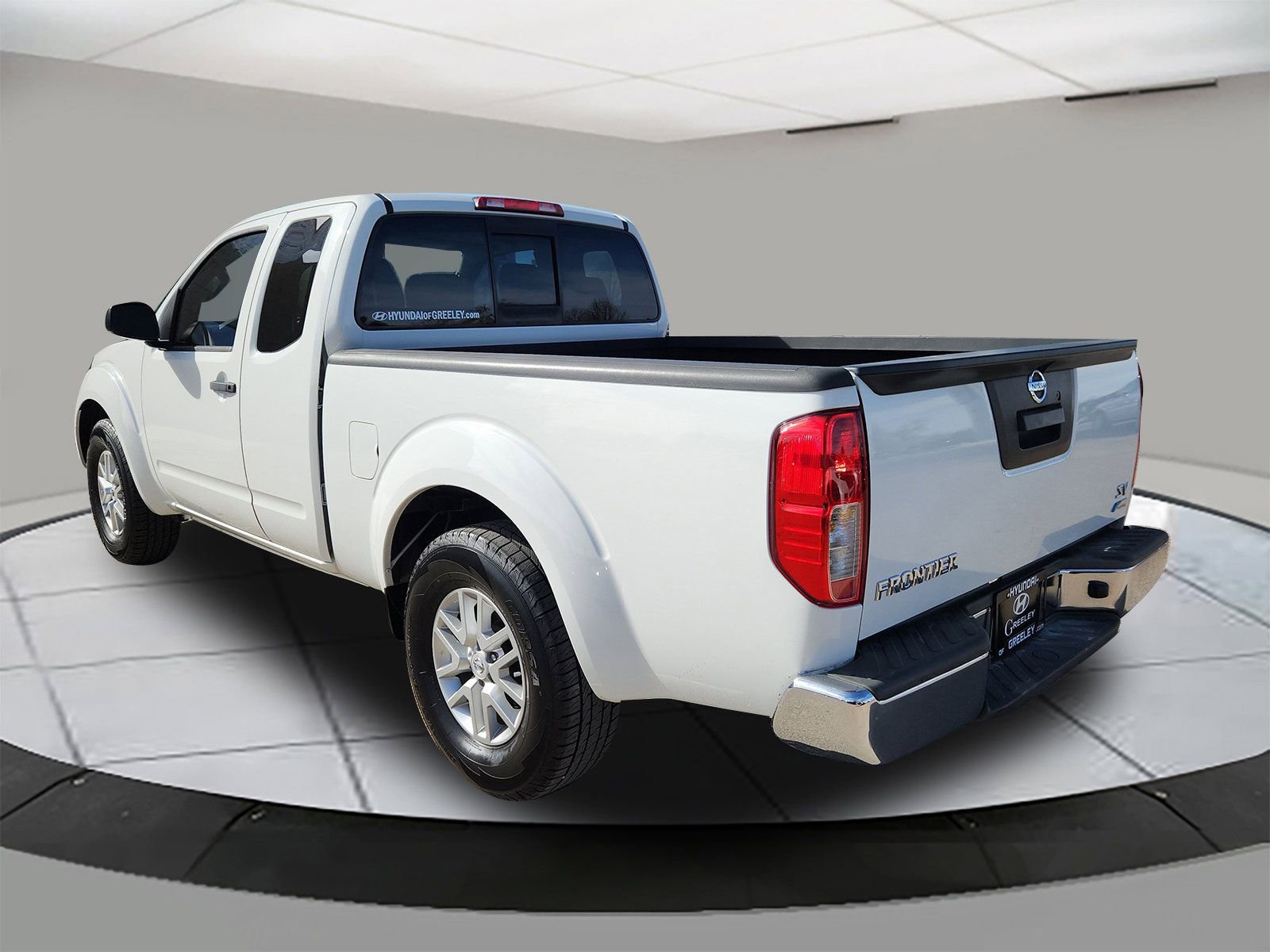 Used 2017 Nissan Frontier SV image 3