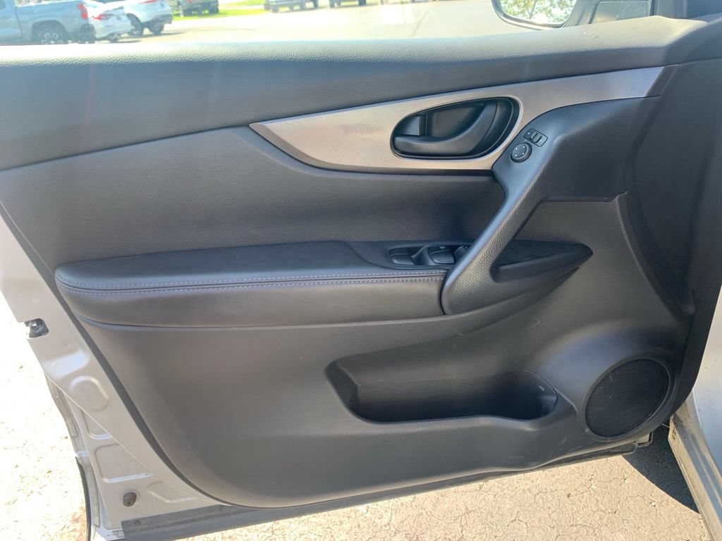 Used 2020 Nissan Rogue Sport S AWD/4WD image 32