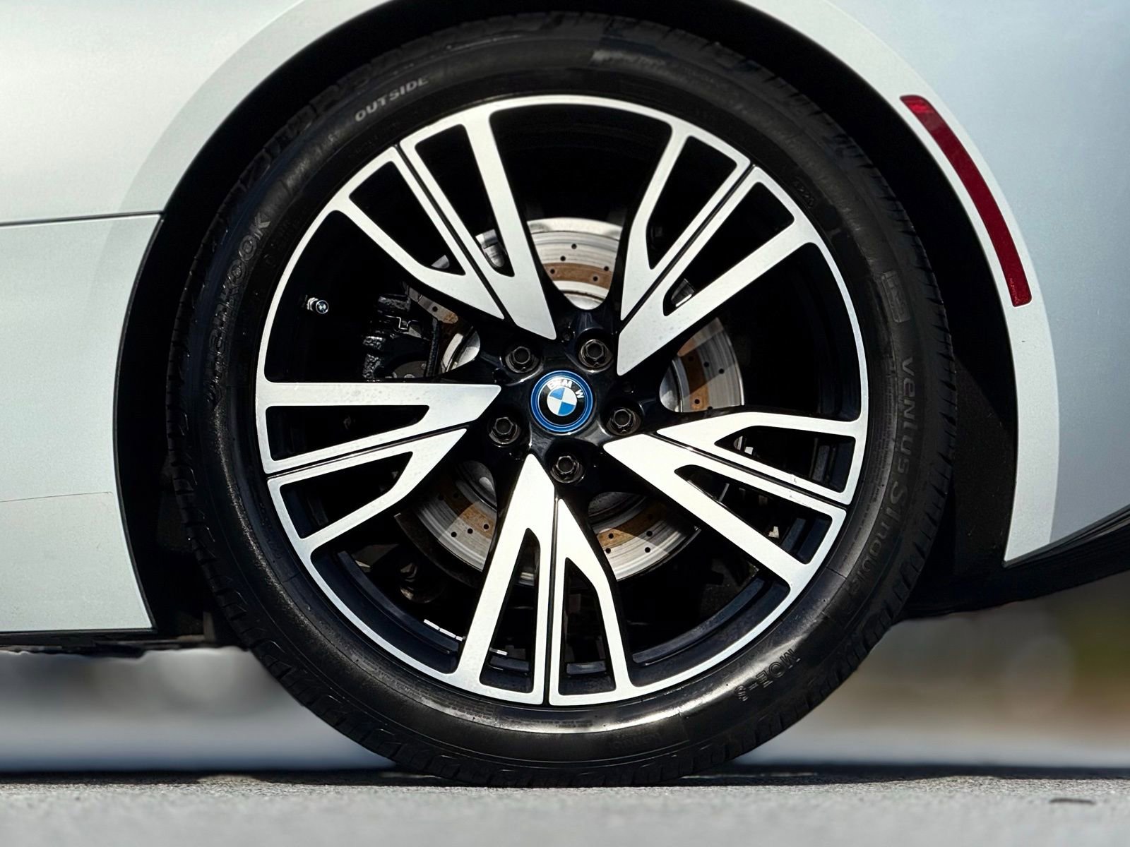 Used 2015 BMW i8 image 18