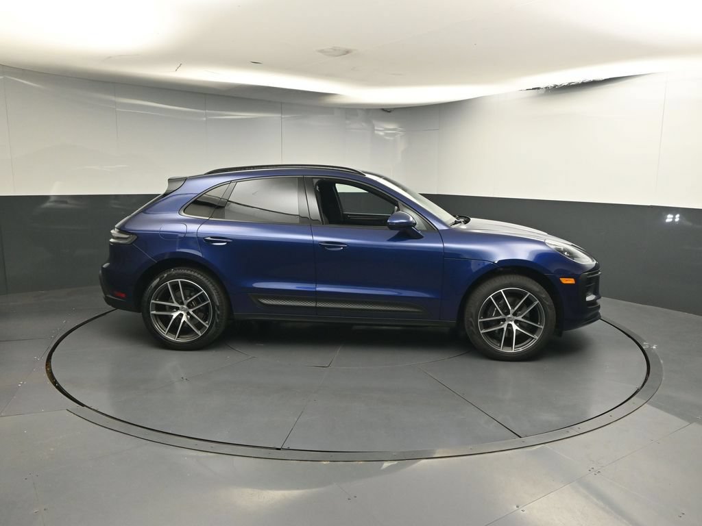 Used 2025 Porsche Macan AWD/4WD image 26