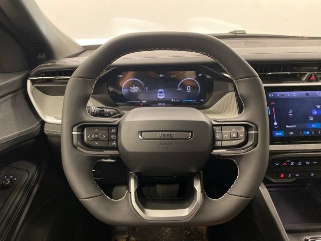 Used 2026 Jeep Cherokee Laredo AWD/4WD image 14