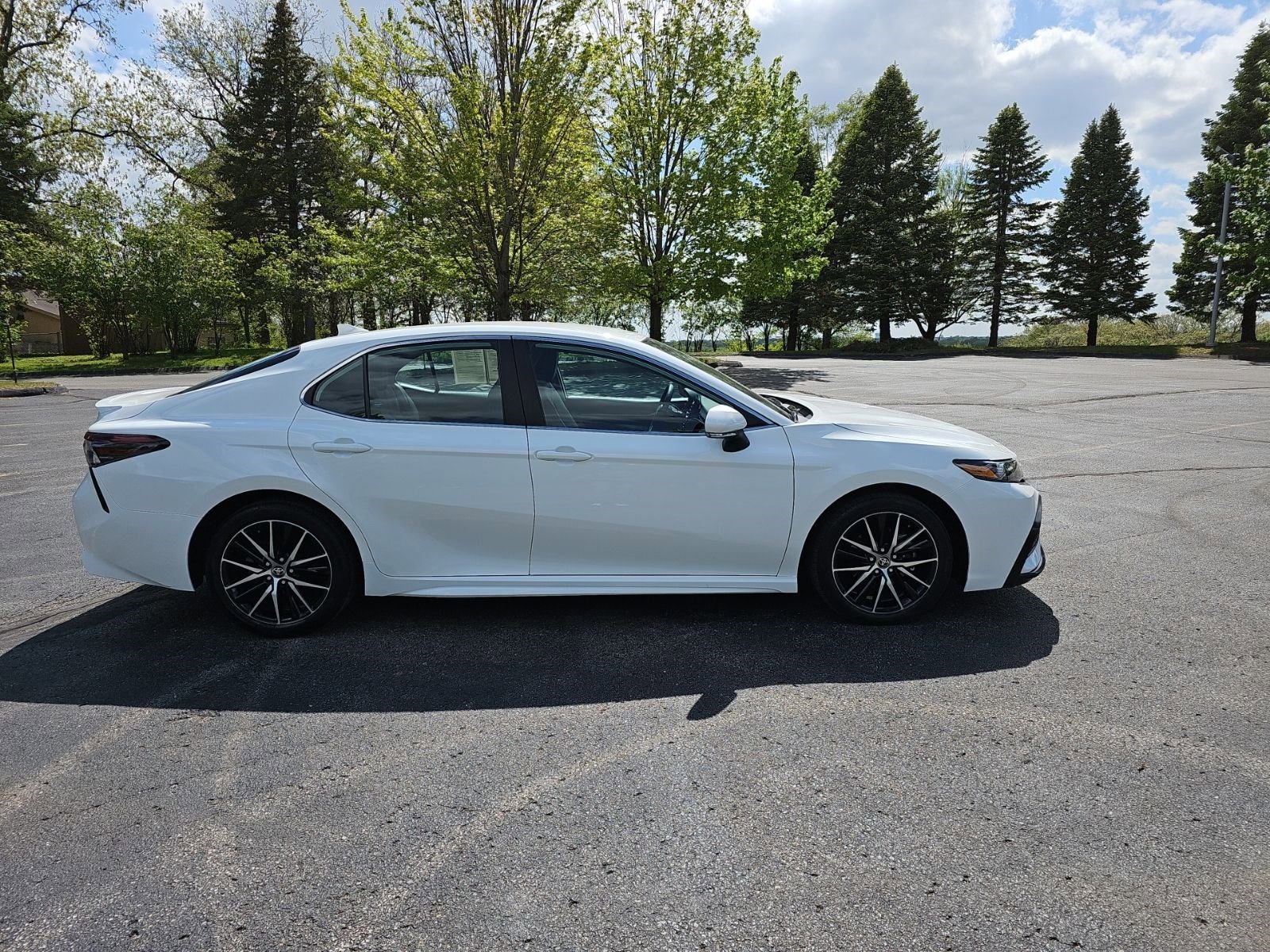 Used 2024 Toyota Camry SE FWD image 7