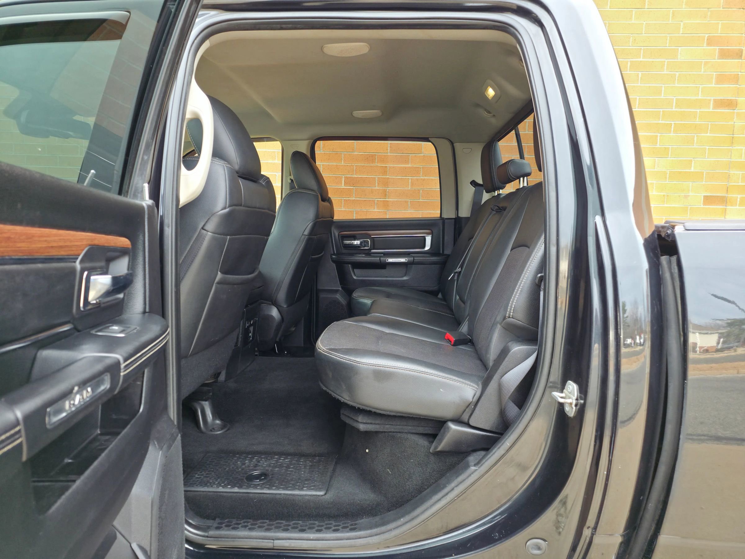 Used 2016 RAM 1500 Laramie w/ Convenience Group AWD/4WD image 22