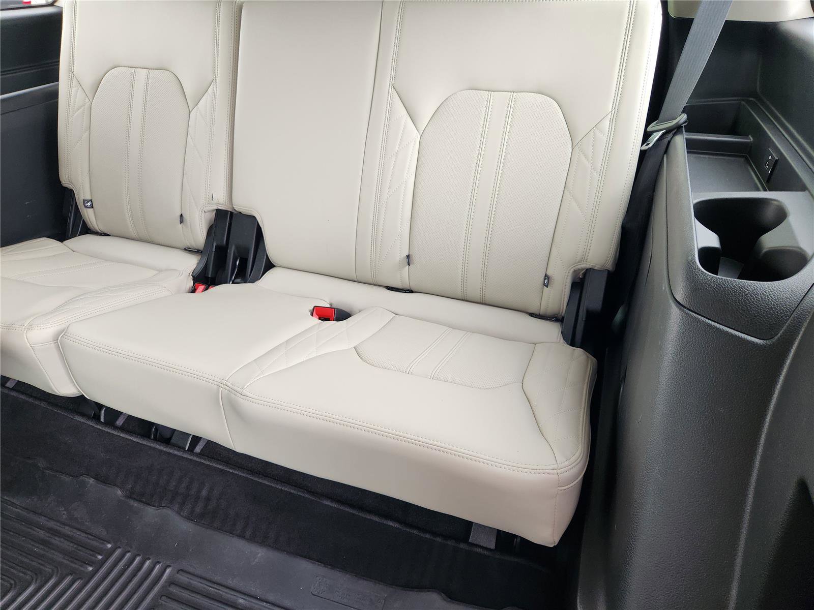 Certified 2019 Ford Expedition Platinum RWD image 36