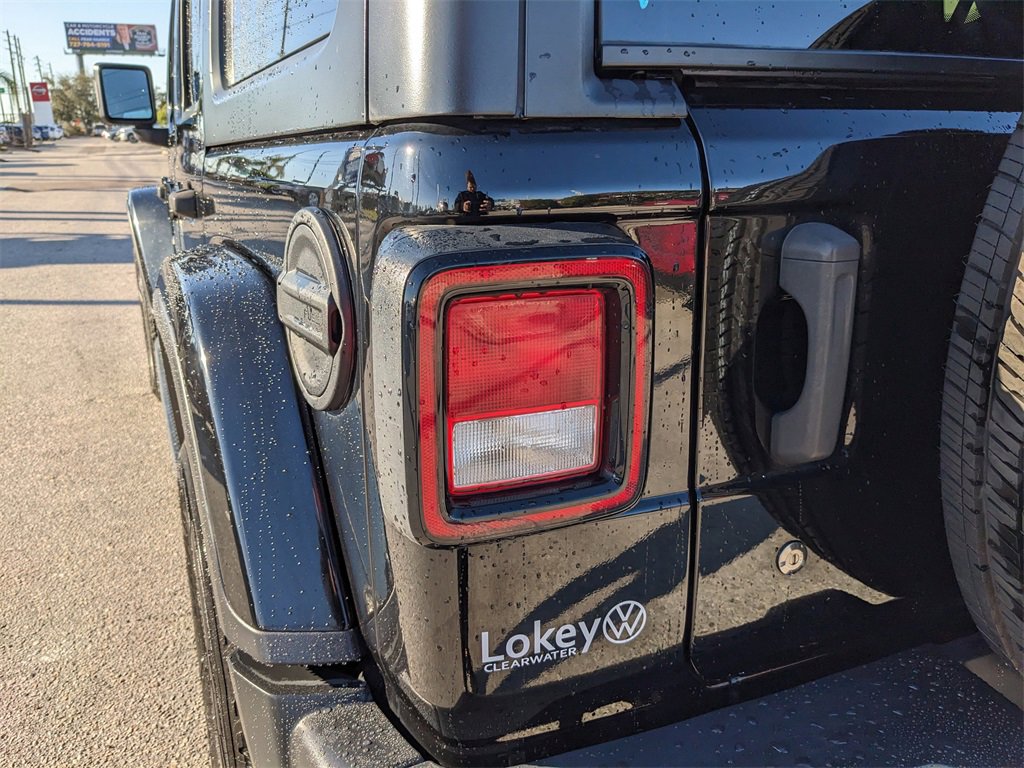 Used 2018 Jeep Wrangler Unlimited Sahara image 10