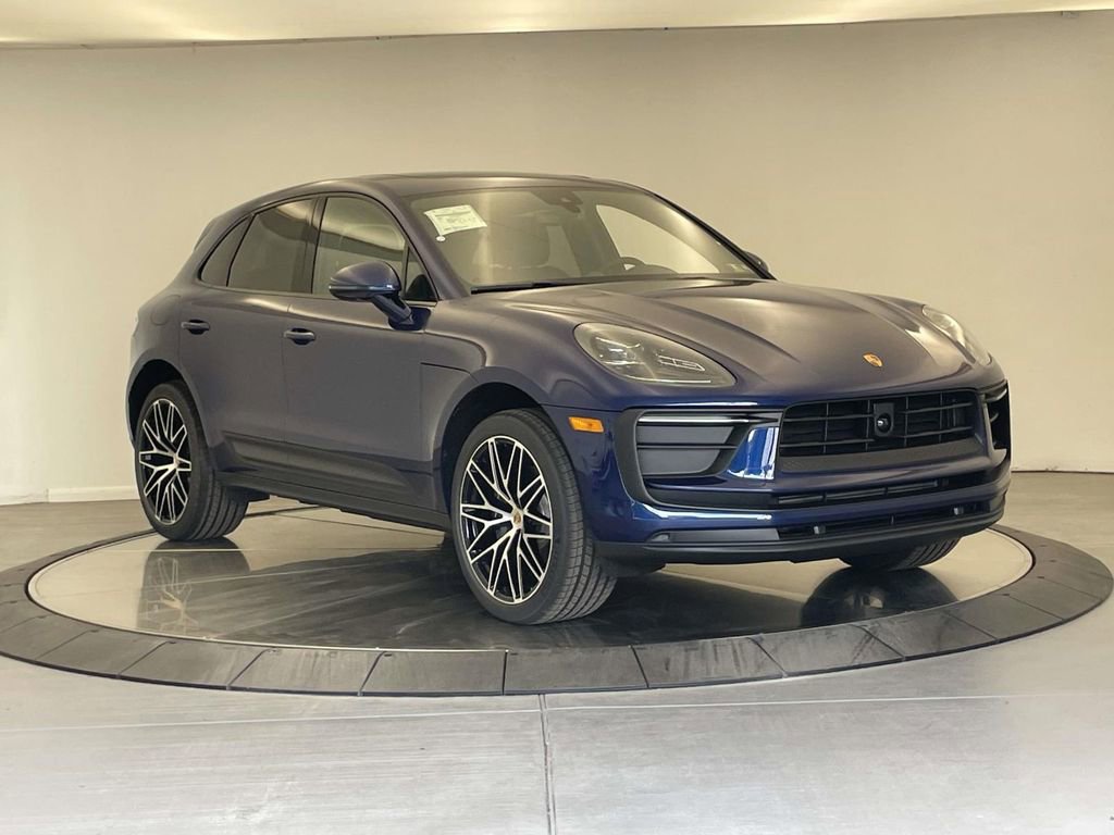 New 2025 Porsche Macan Base image 9