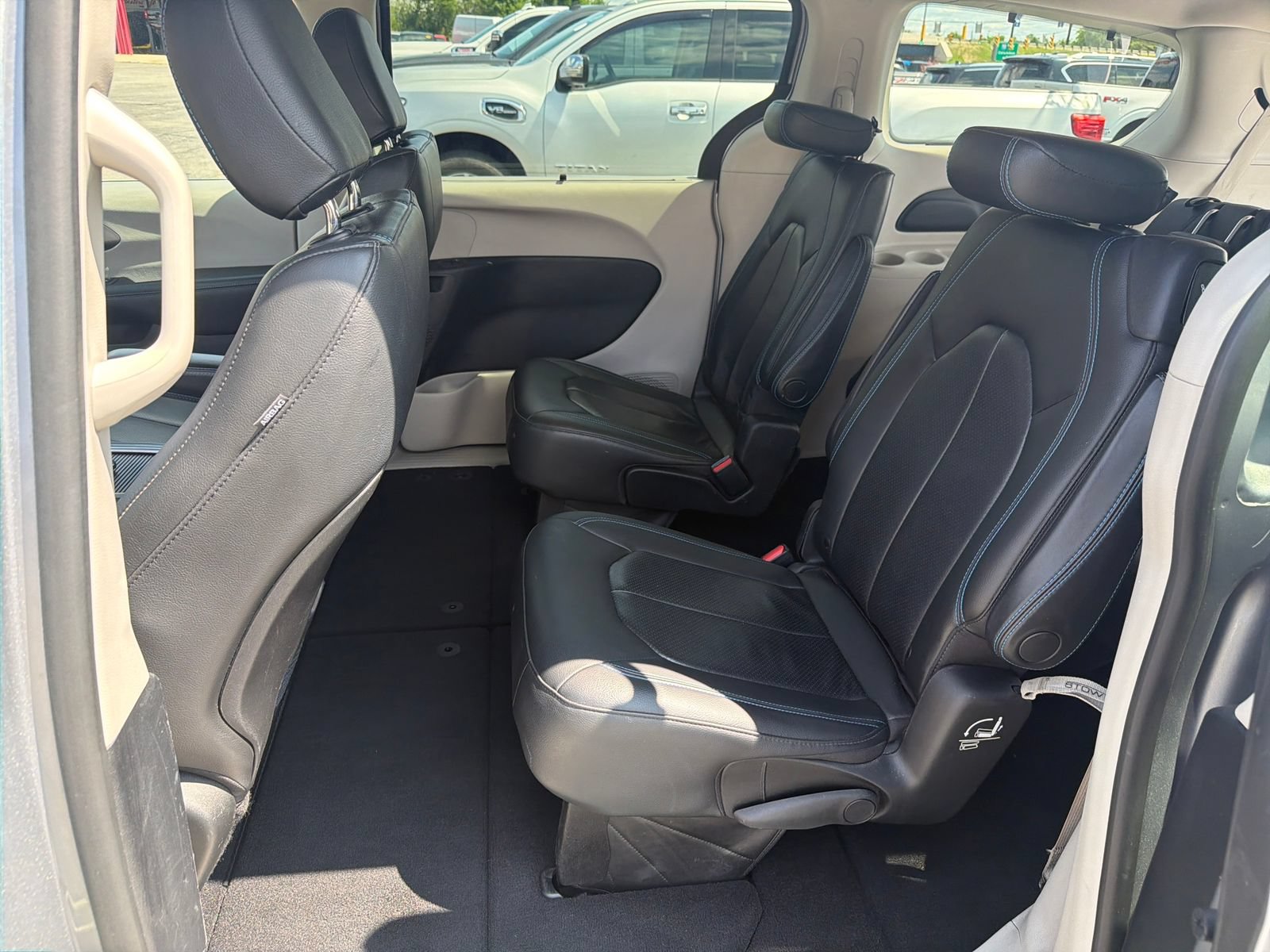 Used 2021 Chrysler Pacifica Touring-L FWD image 24