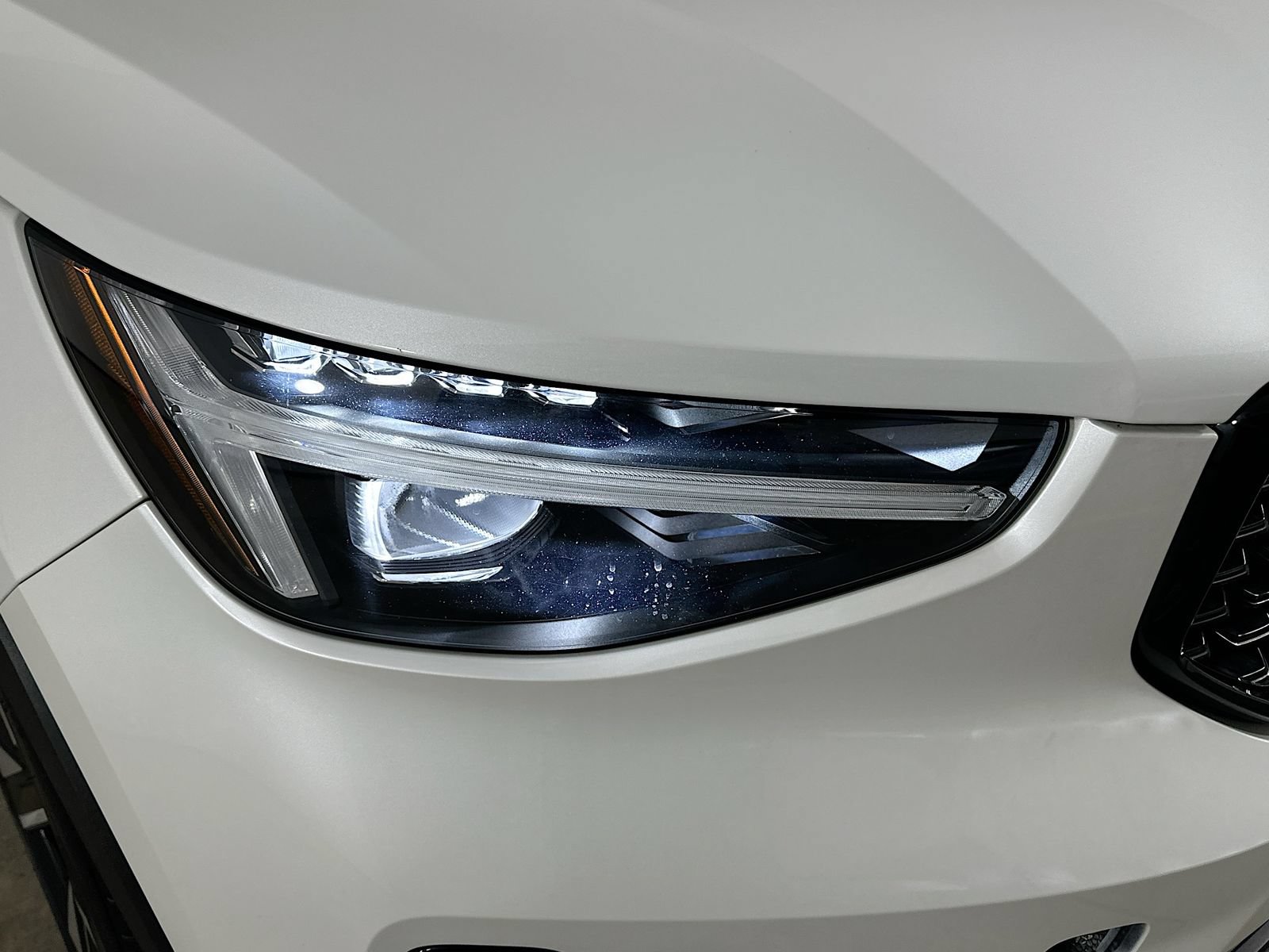 Used 2024 Volvo XC40 B5 Ultimate w/ Climate Package AWD/4WD image 9