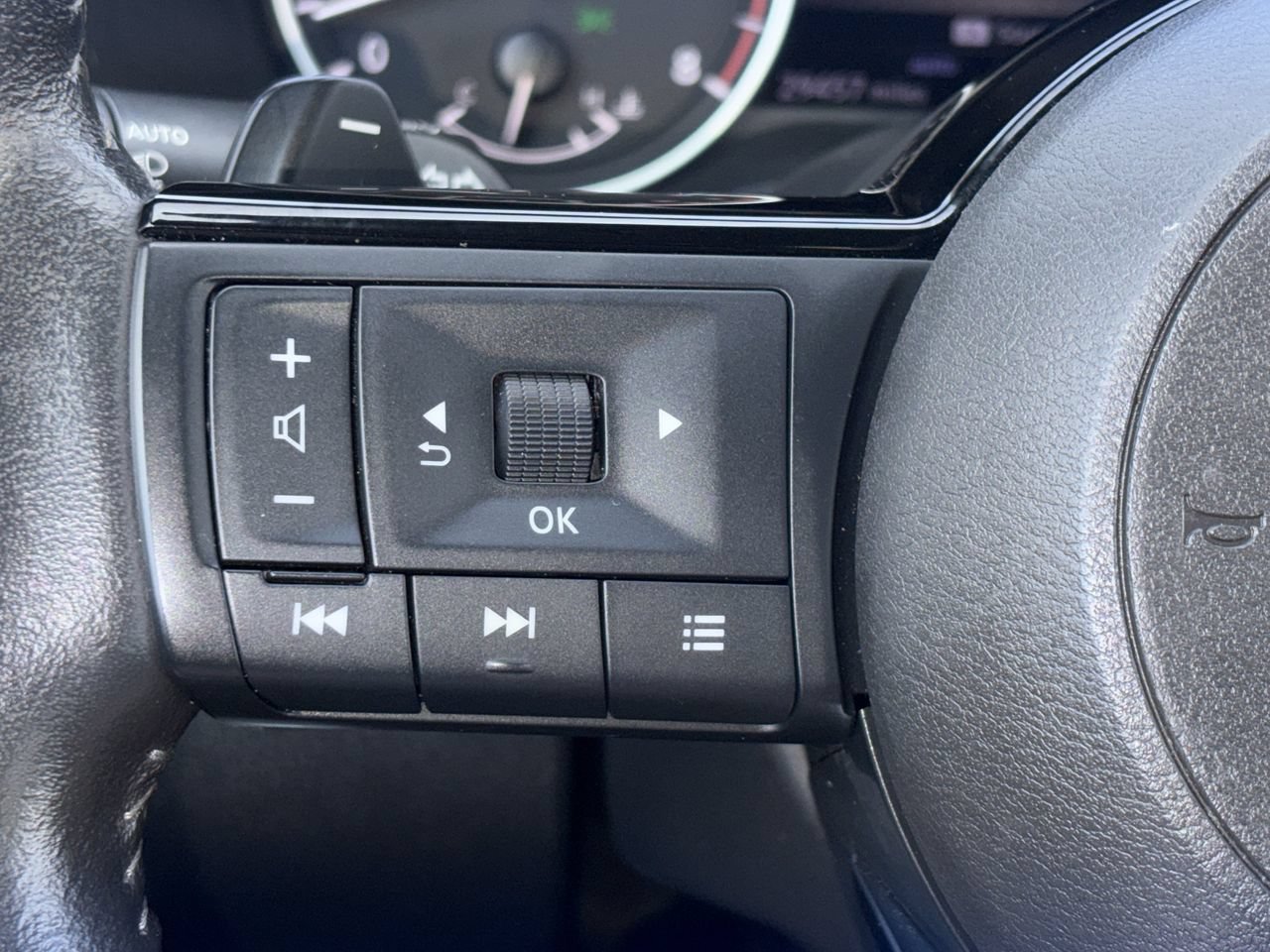 Certified 2023 Nissan Rogue SV w/ SV Premium B Package AWD/4WD image 20