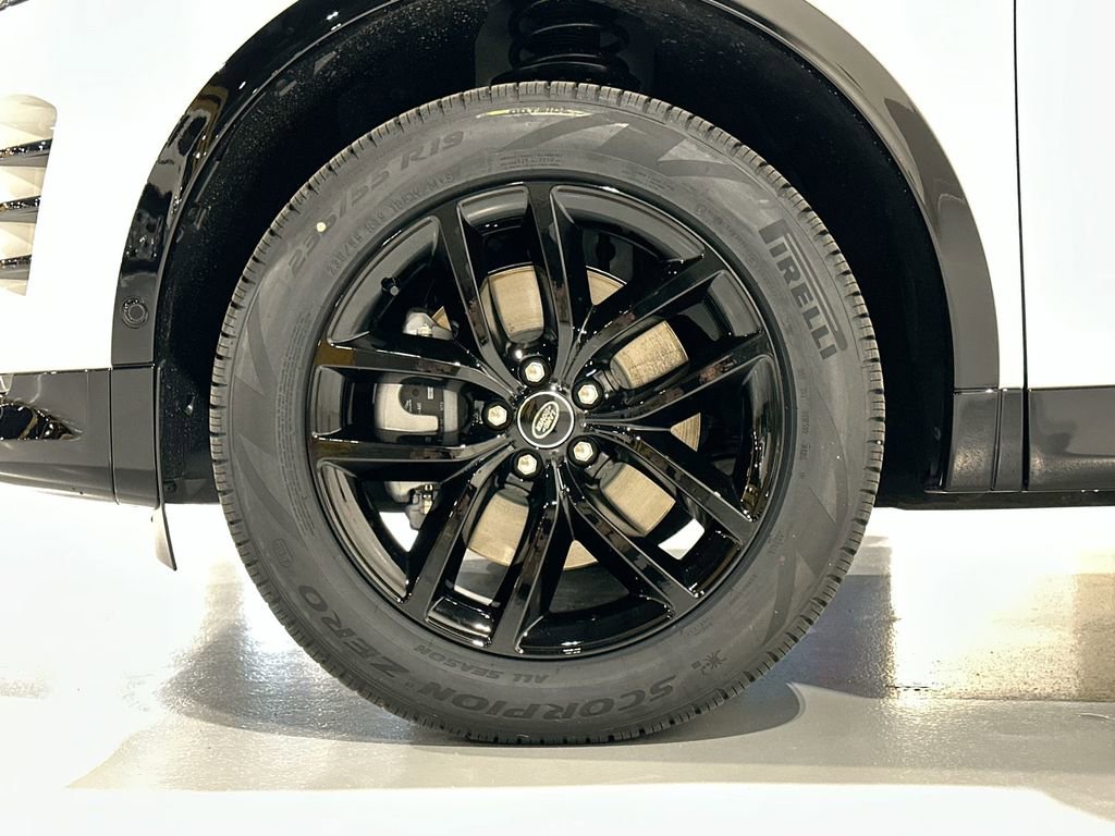 New 2026 Land Rover Discovery Sport Landmark image 5