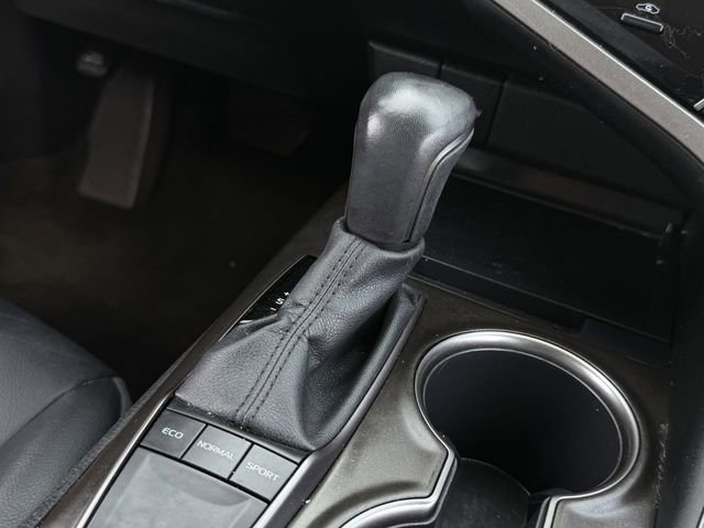 Used 2022 Toyota Camry SE FWD image 19