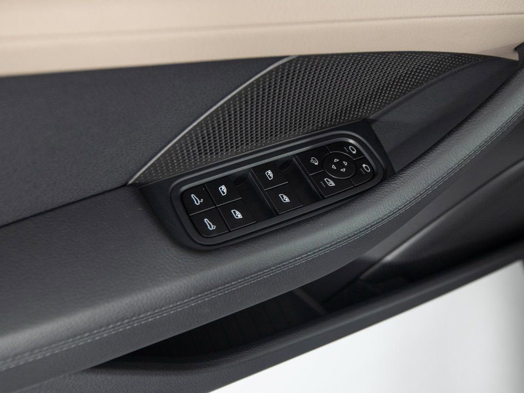 Certified 2025 Porsche Panamera 4 image 20