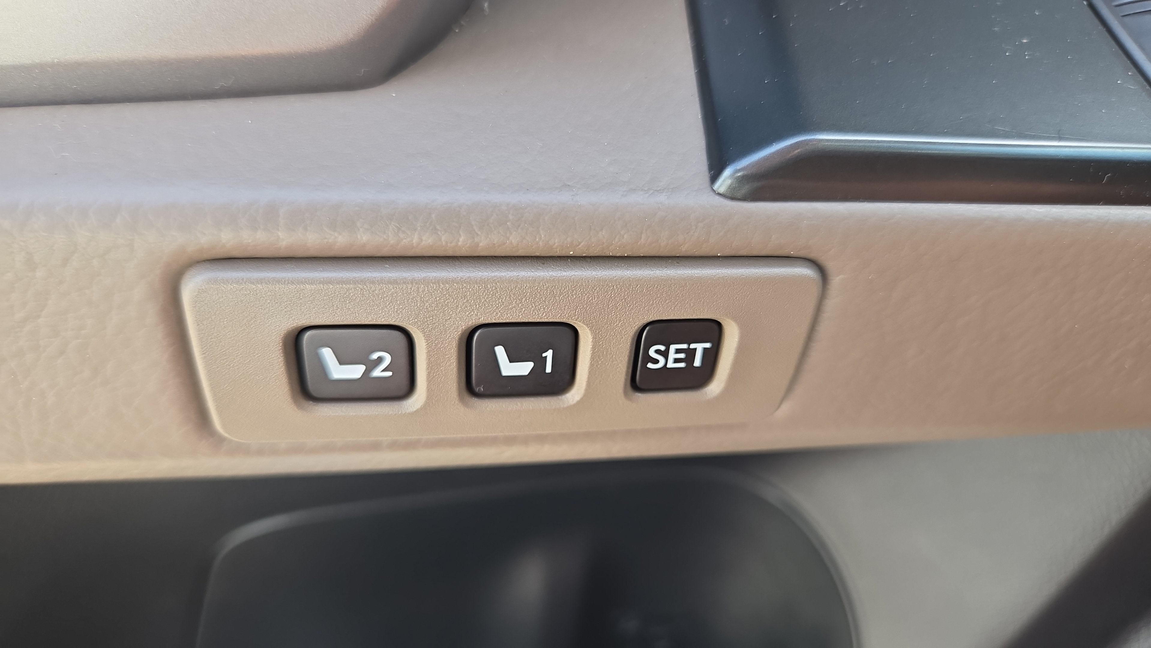 Used 2023 Lexus GX 460 Luxury w/ Accessory Package AWD/4WD image 31
