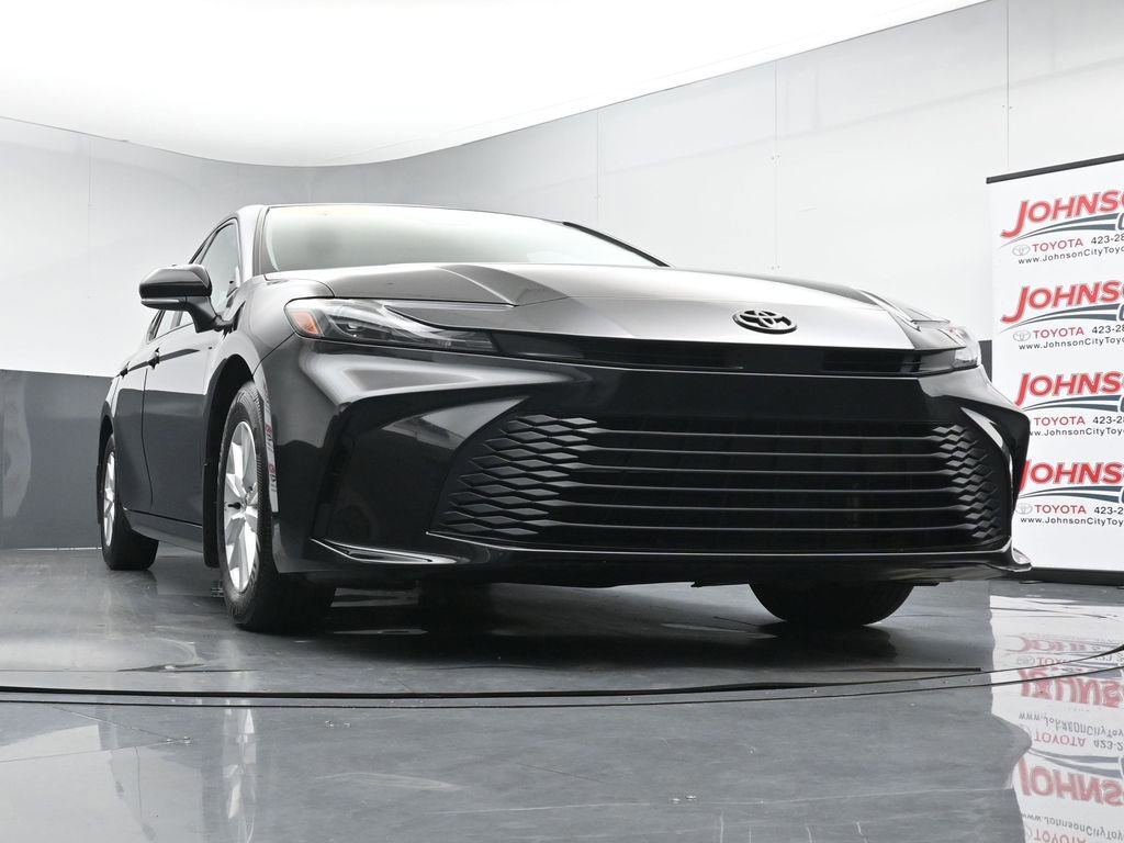 Used 2025 Toyota Camry LE FWD image 33