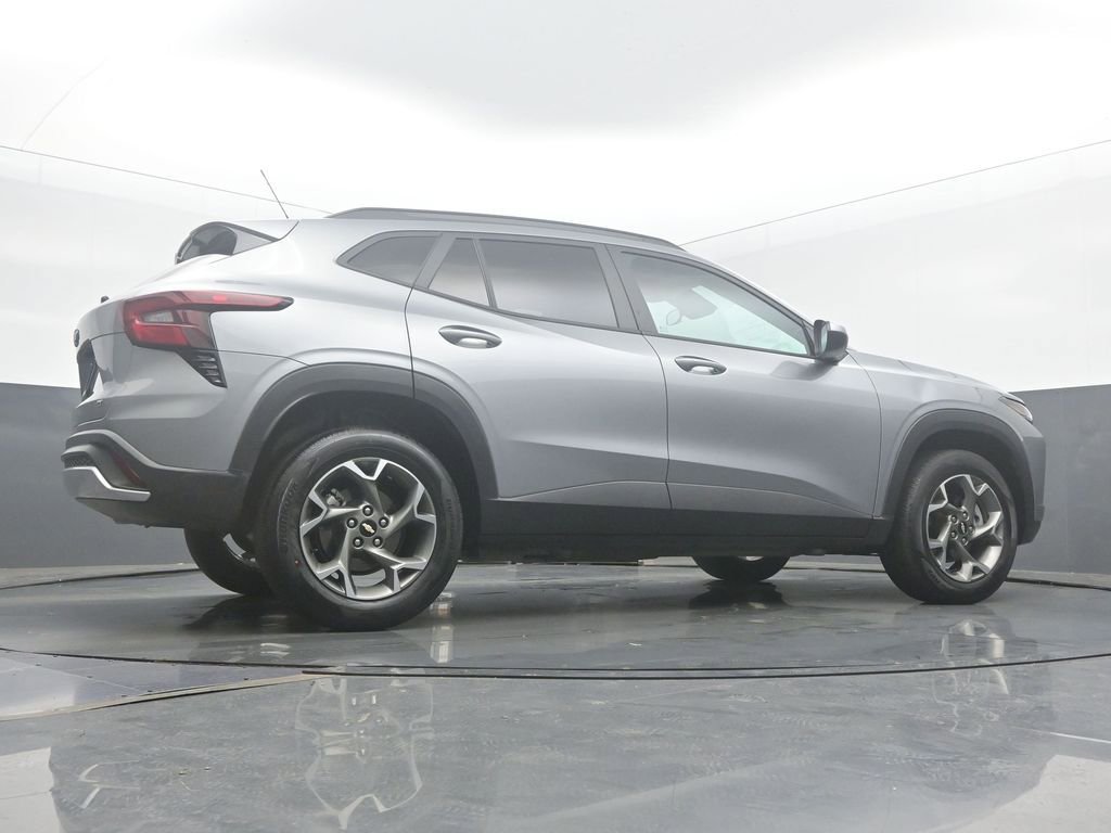 Used 2025 Chevrolet Trax LT w/ LT Convenience Package FWD image 44