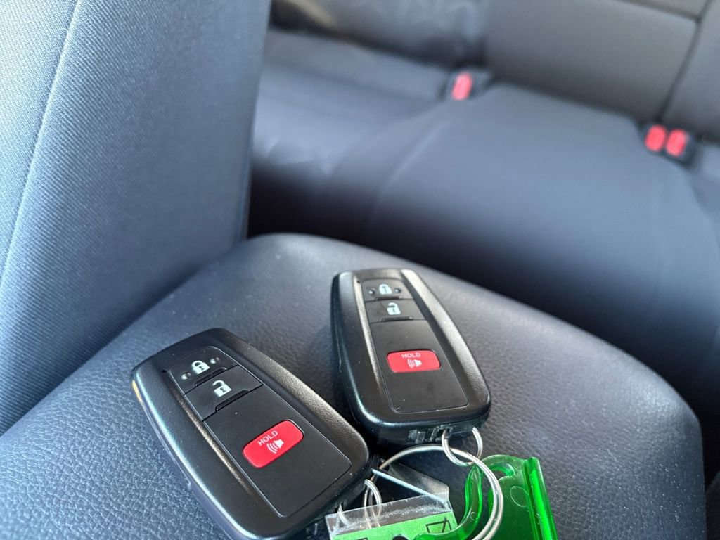 Used 2021 Toyota RAV4 XLE image 28