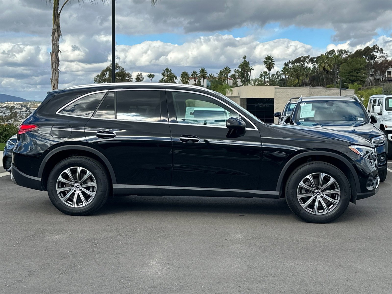 Certified 2025 Mercedes-Benz GLC 300 image 2