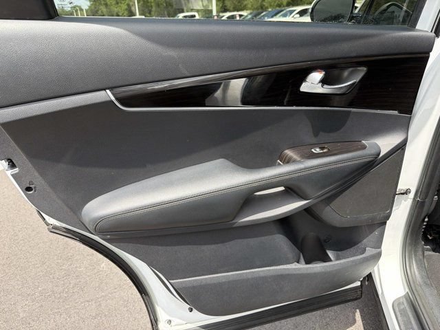 Used 2020 Kia Sorento LX FWD image 12