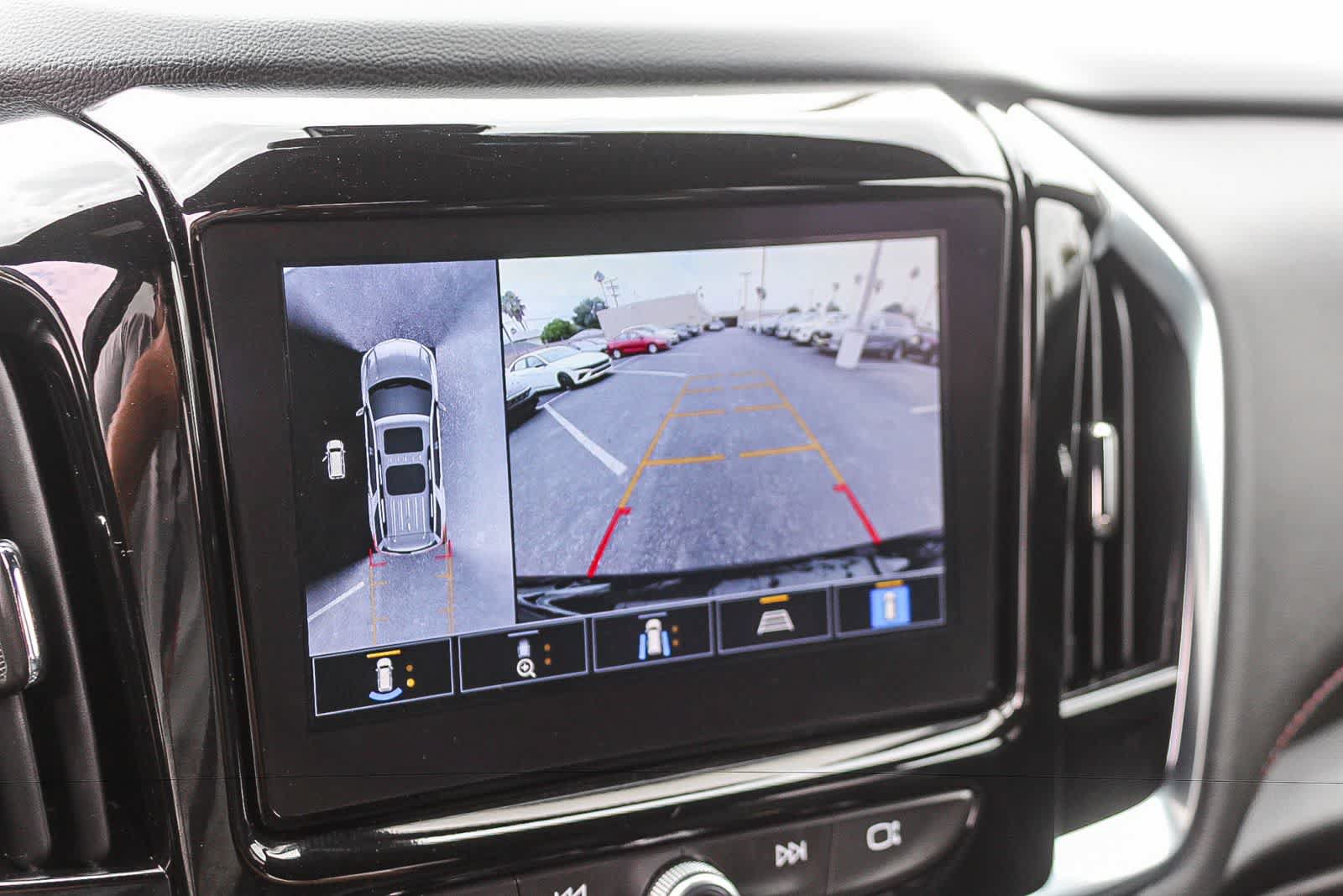 Used 2023 Chevrolet Traverse RS w/ LPO, 'HIT The Road' Package AWD/4WD image 32