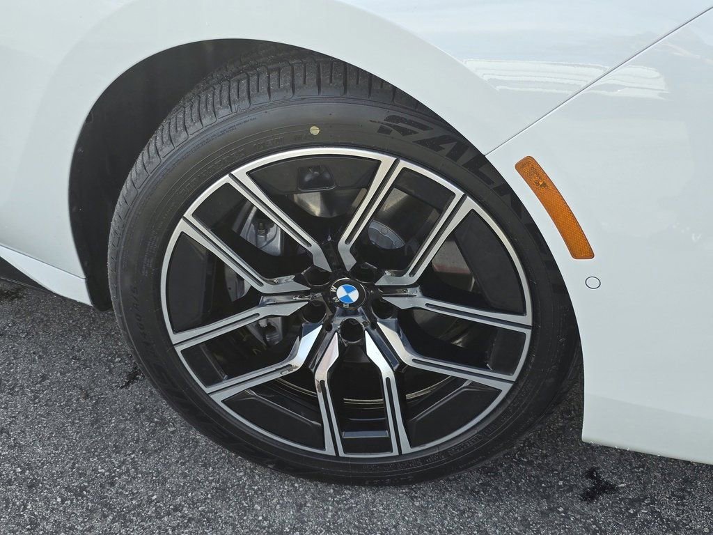 Used 2024 BMW i7 xDrive60 image 29
