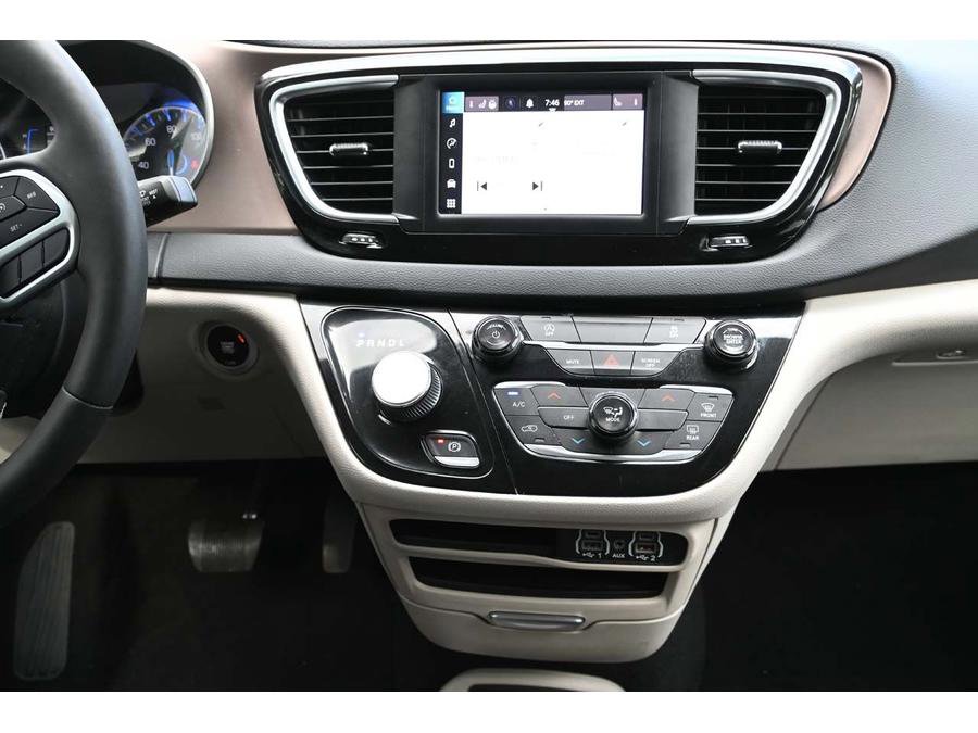 Used 2023 Chrysler Voyager LX image 24