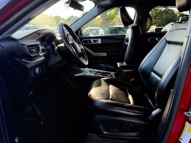 Used 2022 Ford Explorer XLT w/ Equipment Group 202A AWD/4WD image 22