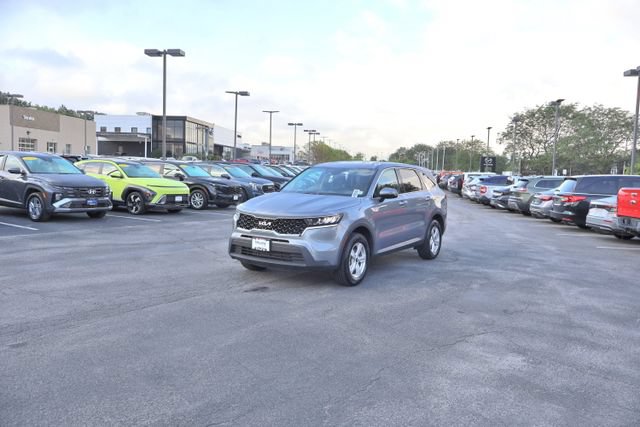 Used 2023 Kia Sorento LX AWD/4WD image 3