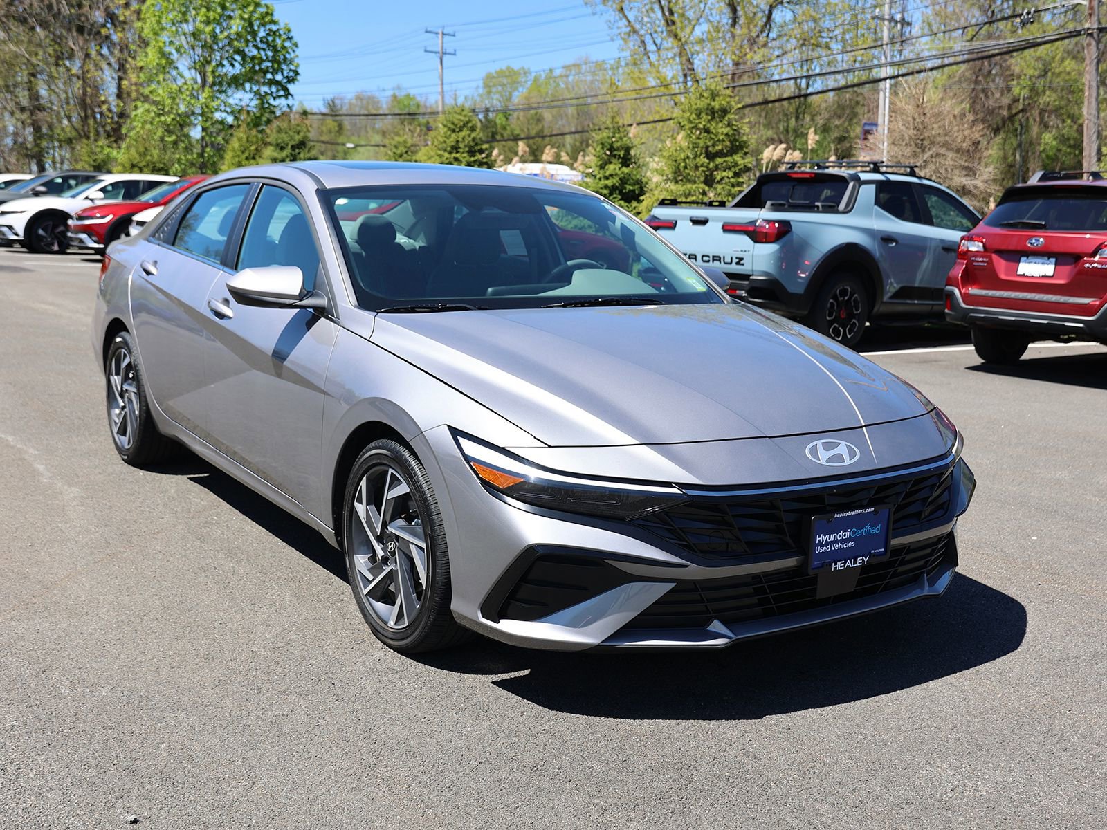 Used 2025 Hyundai Elantra SEL FWD image 1