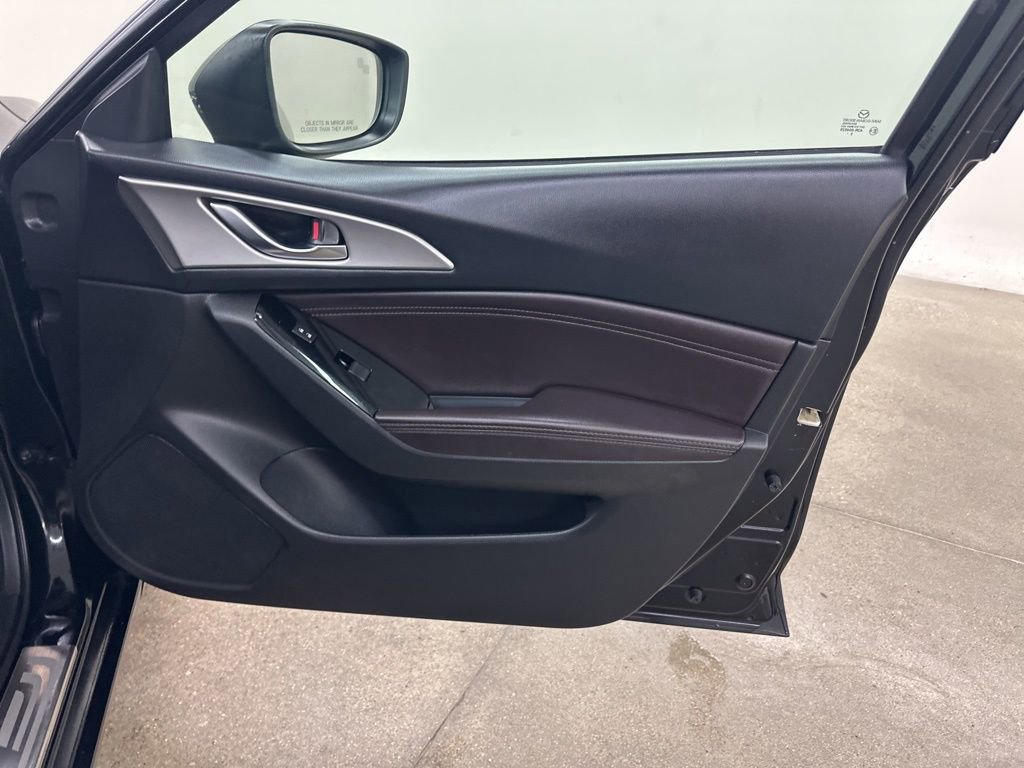 Used 2017 MAZDA MAZDA3 Touring image 19
