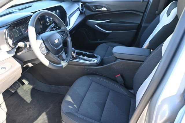 Used 2025 Chevrolet Trax LS image 9