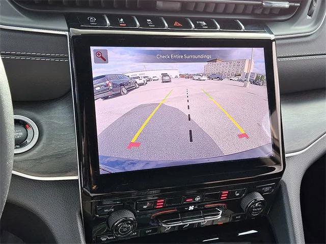 Certified 2025 Jeep Grand Cherokee Limited w/ Black Appearance Package image 18