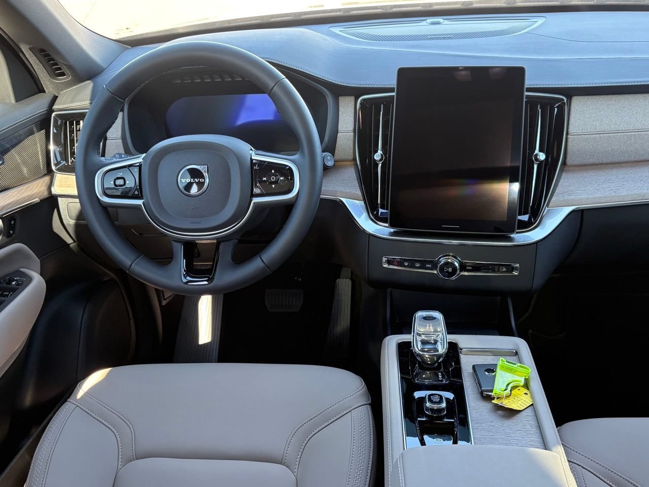 New 2026 Volvo XC90 B6 Plus w/ Protection Package Premier AWD/4WD image 12