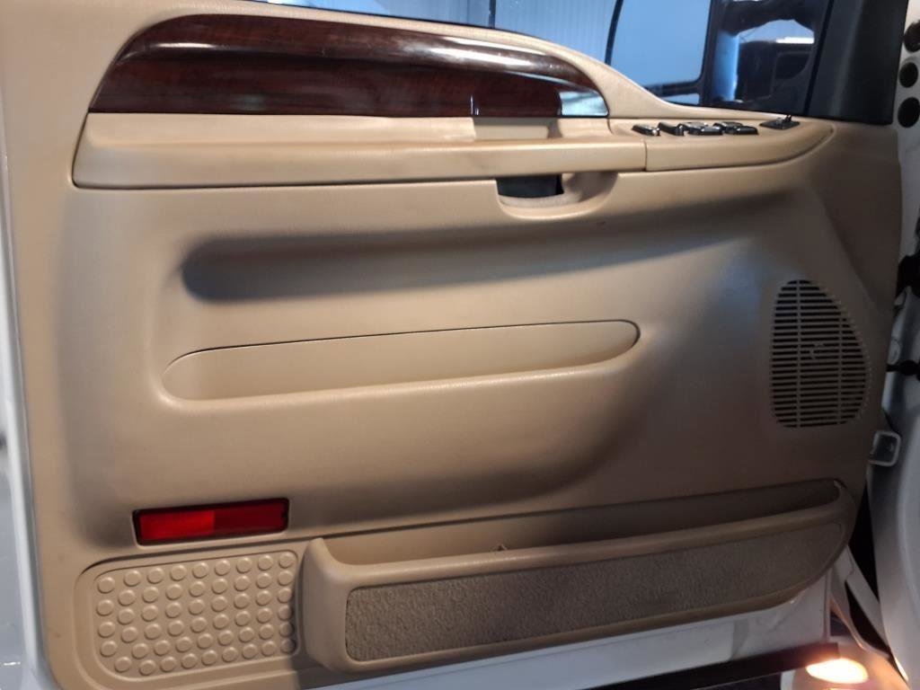 Used 2005 Ford F250 Lariat image 17