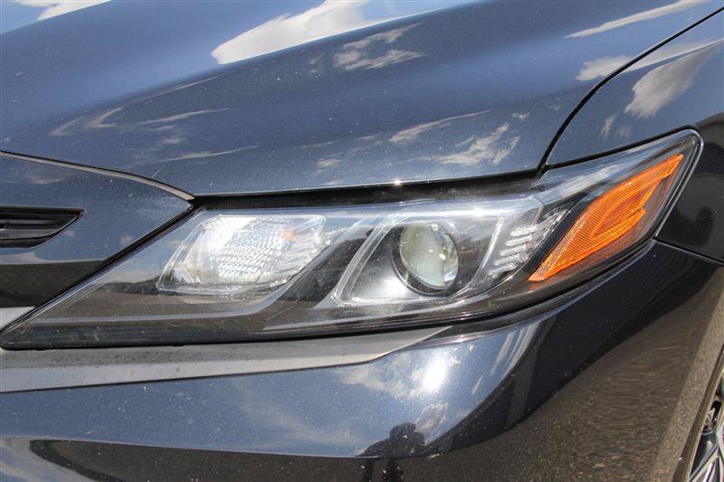 Used 2022 Toyota Camry SE w/ Cold Weather Package FWD image 13