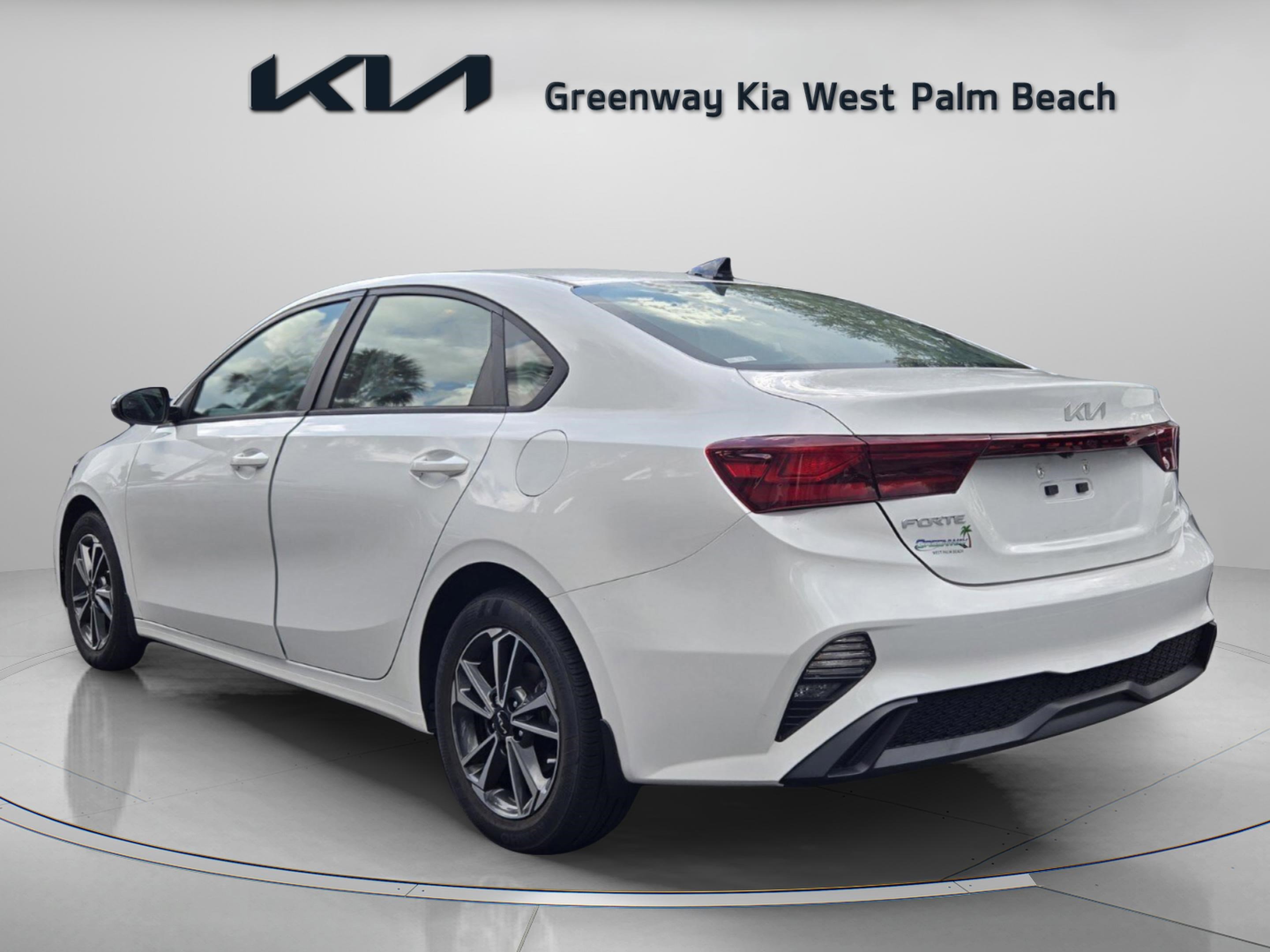 Used 2023 Kia Forte LXS w/ LXS Technology Package image 5