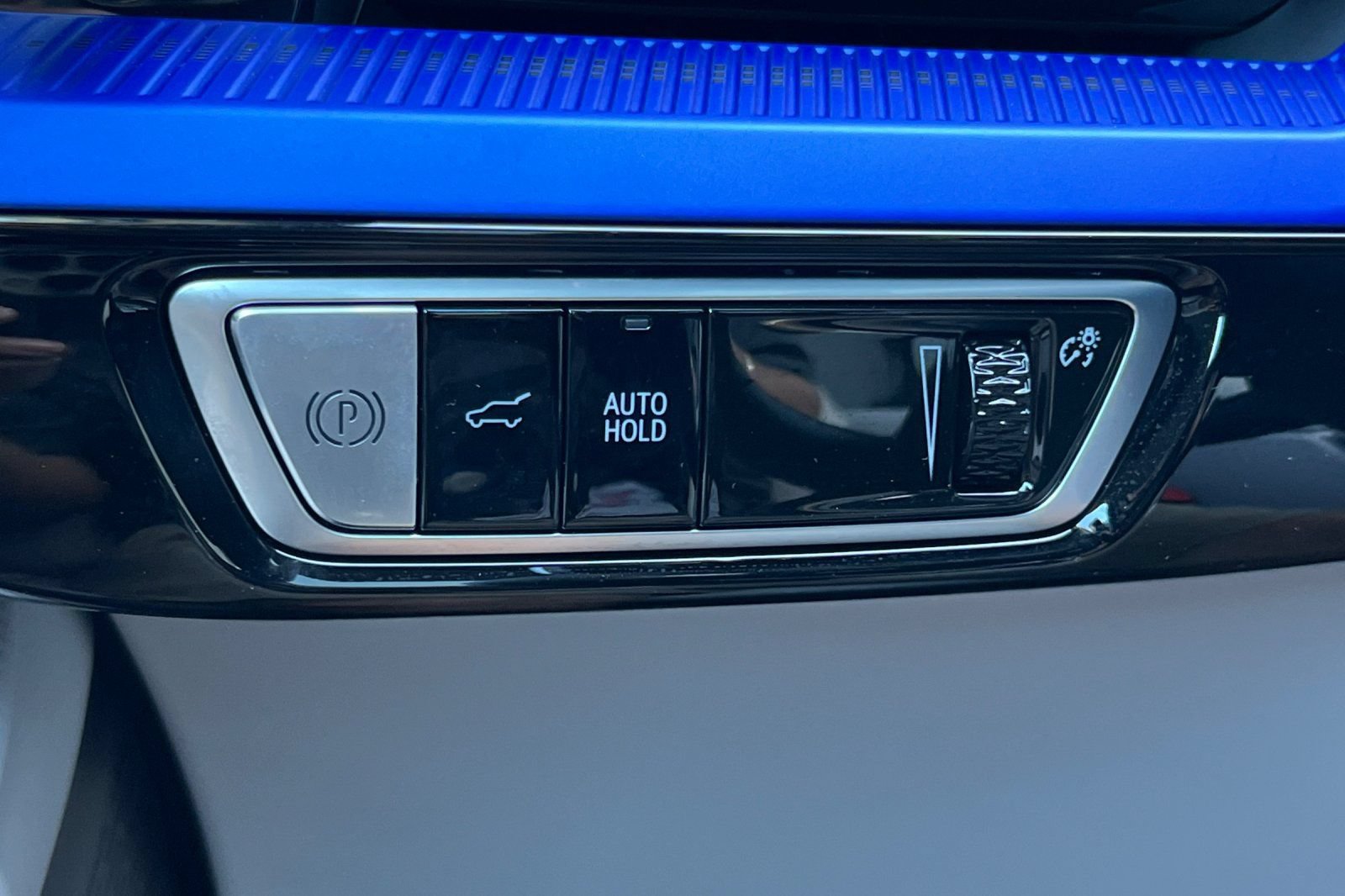 Certified 2026 Cadillac Optiq Luxury 2 w/ LPO, Floor Liner Package RWD image 37