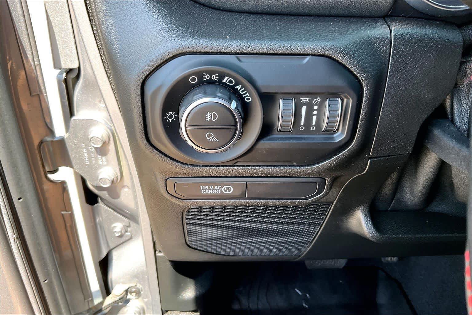 Used 2020 Jeep Gladiator Rubicon AWD/4WD image 33