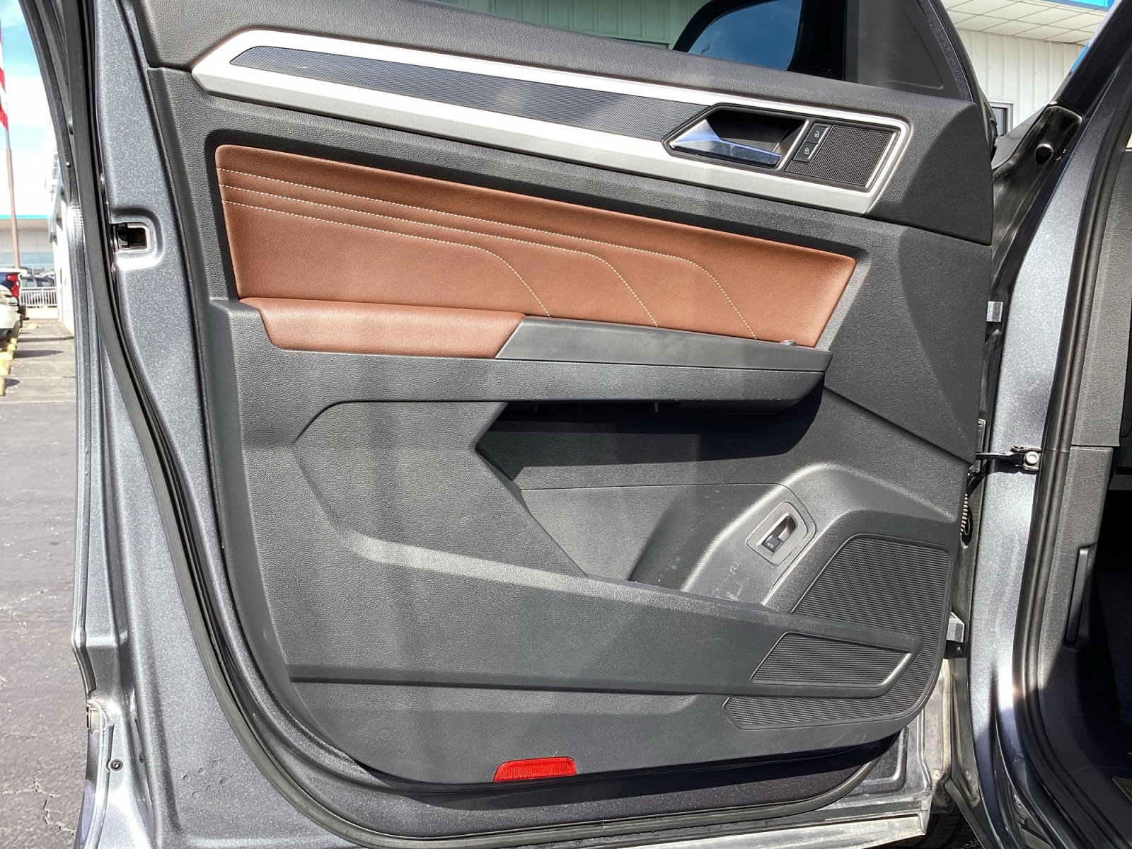 Used 2023 Volkswagen Atlas SEL R-Line image 34