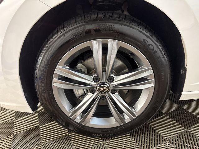 Certified 2024 Volkswagen Jetta SE image 10