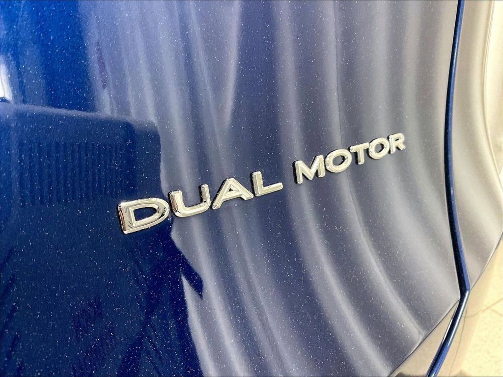 Used 2024 Tesla Model Y Long Range AWD/4WD image 29