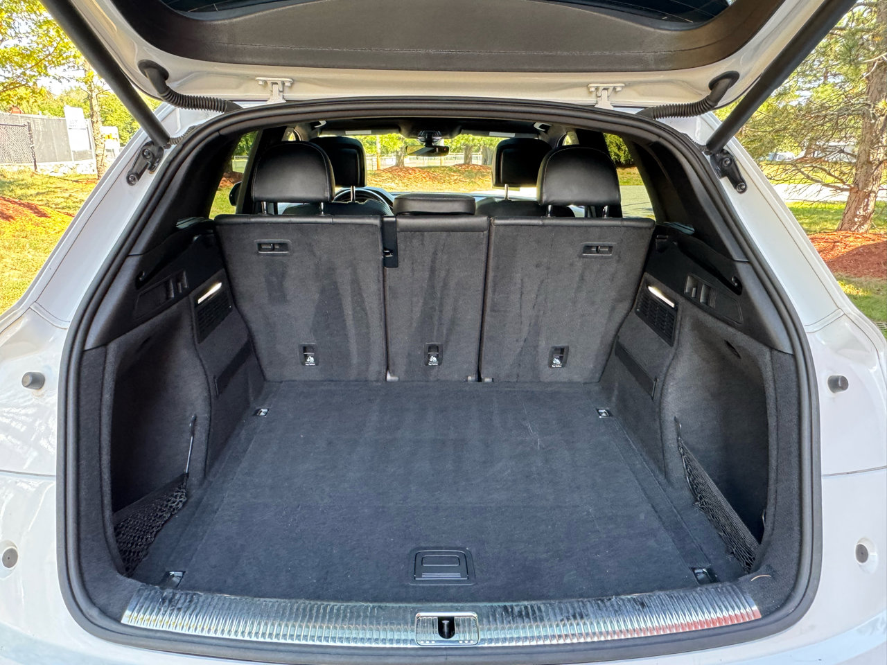 Used 2018 Audi SQ5 Premium Plus w/ Navigation Package image 11