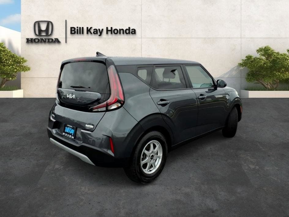 Used 2023 Kia Soul EX image 3