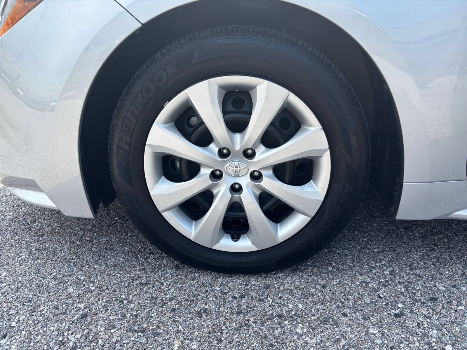 Used 2025 Toyota Corolla LE FWD image 27