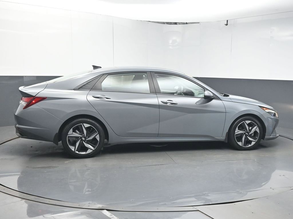 Used 2023 Hyundai Elantra SEL w/ Convenience Package image 8