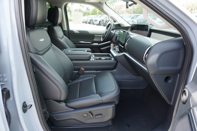 New 2027 Ford Expedition Platinum w/ Driver's Package AWD/4WD image 3