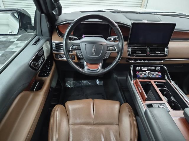 Used 2022 Lincoln Navigator Reserve AWD/4WD image 12