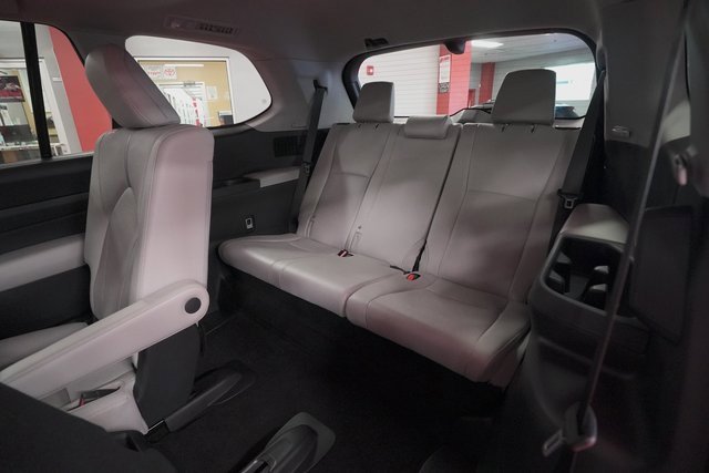 Used 2024 Toyota Grand Highlander Platinum image 26