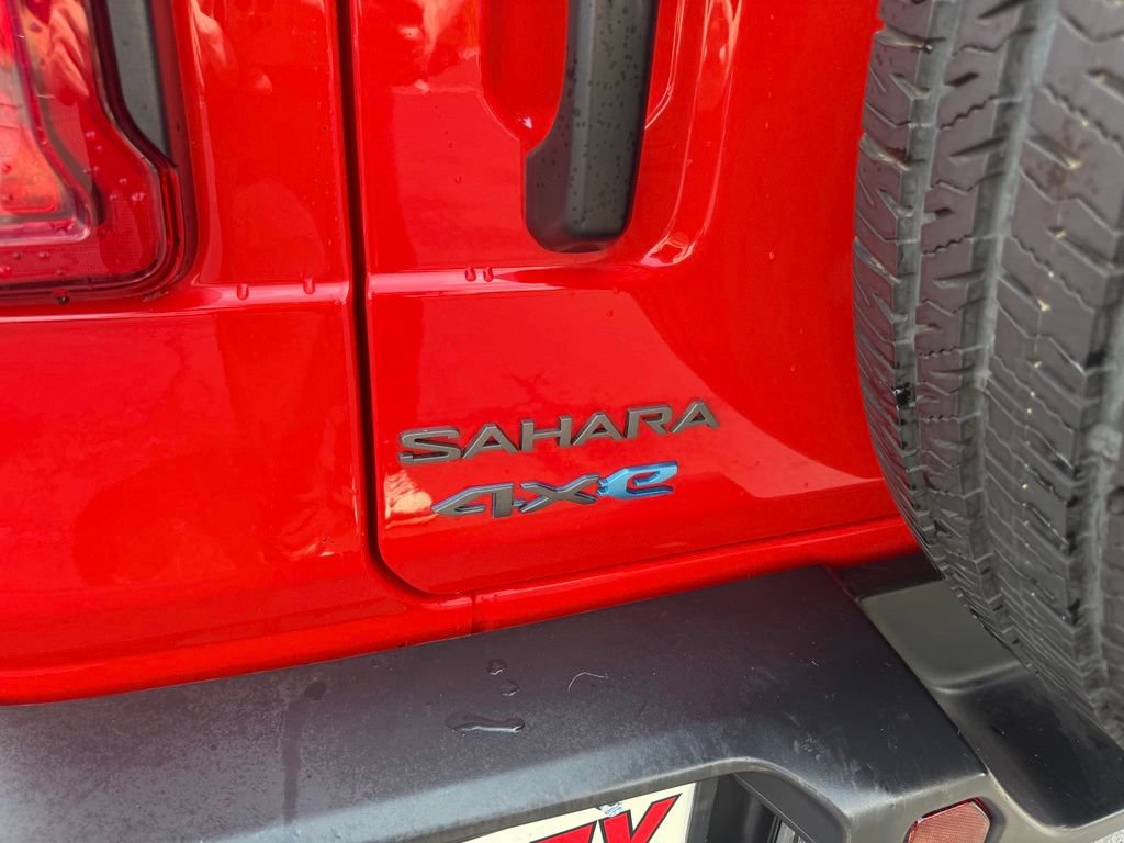 Used 2025 Jeep Wrangler Unlimited Sahara w/ Safety Group AWD/4WD image 44