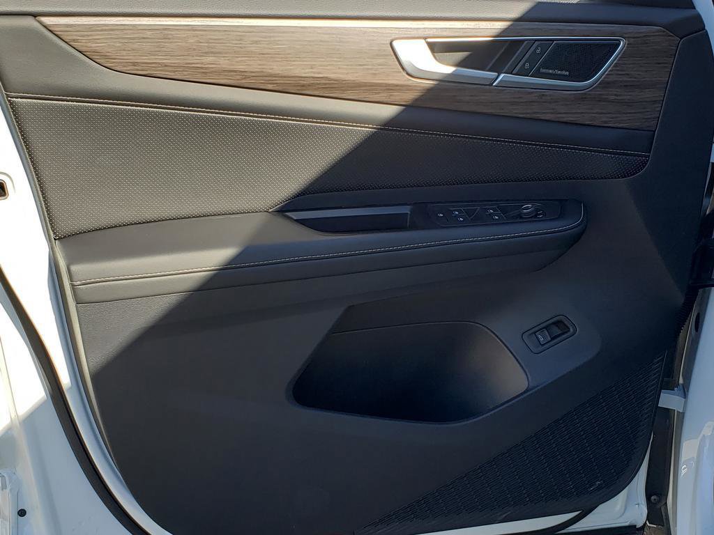 Used 2024 Volkswagen Atlas SEL Premium R-Line image 18